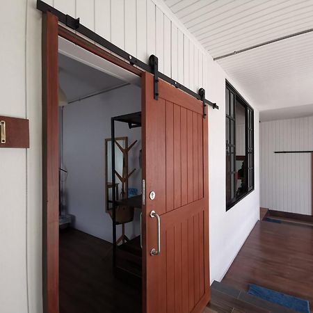 Хостел Liaw Base House Бангкок Екстер'єр фото